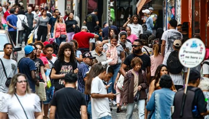  População no Brasil cresce em ritmo menor e está envelhecendo 